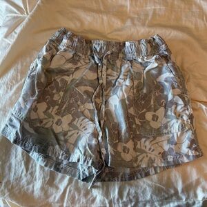 C&C California Gray Floral Women's Cargo Shorts